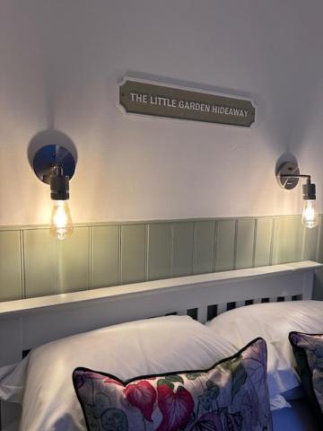 The Little Garden Hideaway With Stunning Sea Views And Garden Acomodação com café da manhã Holyhead Exterior foto