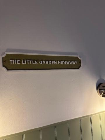 The Little Garden Hideaway With Stunning Sea Views And Garden Acomodação com café da manhã Holyhead Exterior foto